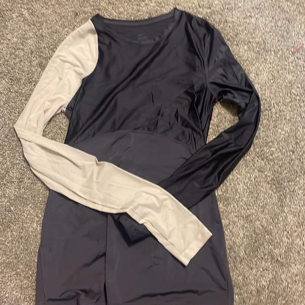 Nike color black long sleeve size small